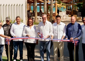 Imagen del presidente Luis Abinader en la inauguración de varias obras en la ciudad de Samaná.