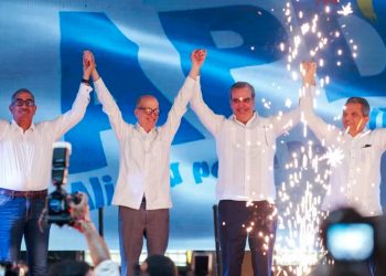 Imagen de Luis Abinader y dirigentes políticos de la Alianza APD-MAS