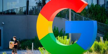 Imagen del logo de Google en sus Oficinas en Mountain View, California.