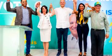 Imagen de AlPaís proclama a Ulises Rodríguez y Mariana Moreno como candidatos a la Alcaldía en Santiago