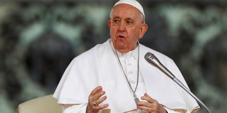 El Vaticano anuncia permiso para bendiciones de parejas del mismo sexo por parte de sacerdotes