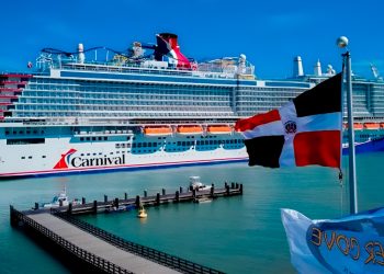 Imagen de un Crucero en el muelle de Puerto Plata República Dominicana.
