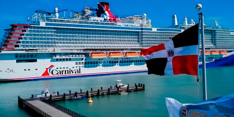 Imagen de un Crucero en el muelle de Puerto Plata República Dominicana.