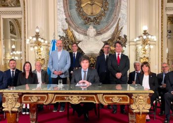 Imagen de Javier Milei y su gabinete.
