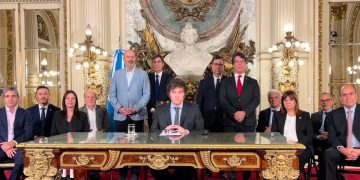 Imagen de Javier Milei y su gabinete.