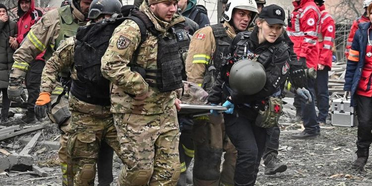 Rusia intensifica ataques en Ucrania con bombardeos mortales