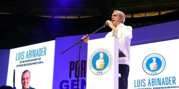 Candidato presidencial del Partido Revolucionario Moderno PRM, Luis Abinader, mientras pronucniaba su discuros político en apoyo a los candidatos municpales de su partido, discurso que fue criticado por la Oposición. Noticias Diarias 24/7- todos los dias, a todas horas