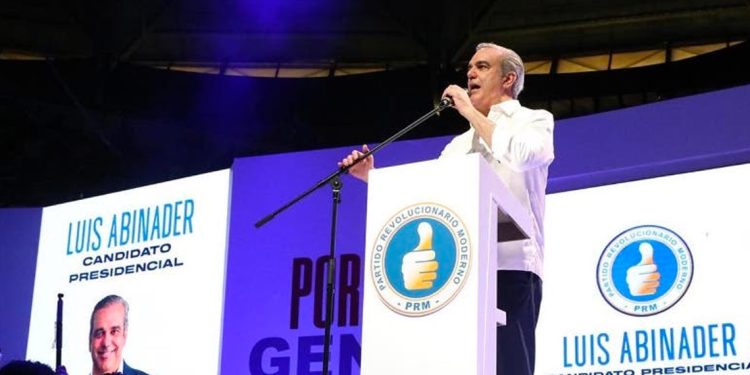 Candidato presidencial del Partido Revolucionario Moderno PRM, Luis Abinader, mientras pronucniaba su discuros político en apoyo a los candidatos municpales de su partido, discurso que fue criticado por la Oposición. Noticias Diarias 24/7- todos los dias, a todas horas