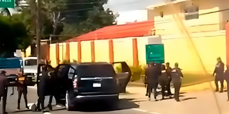 Foto de agentes del Dicrim, Polícia Nacional, en medio de operativo.