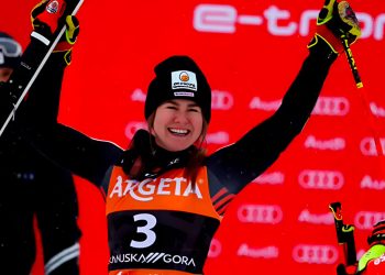Foto de la canadiense Valerie Grenier en el slalom gigante de Kranjska Gor.
