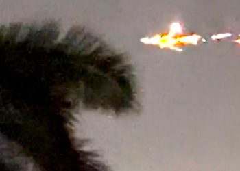 Imagen del avión Boeing 747 al intentar aterrizar de emergencia en Miami -Noticias Nuevas 24/7-.