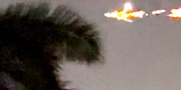 Imagen del avión Boeing 747 al intentar aterrizar de emergencia en Miami -Noticias Nuevas 24/7-.