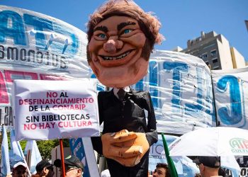 Otra de las imagen la jornada de protesta convocada por la Confederación General del Trabajo (CGT) en Argentina.