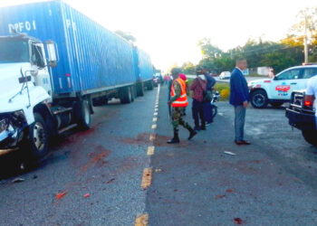 Accidente múltiple en Piedra Blanca afecta a 16 personas.
