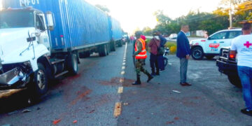 Accidente múltiple en Piedra Blanca afecta a 16 personas.
