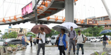 Aguaceros y alertas en aumento por sistema frontal y onda tropical