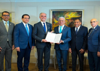 Gobierno presenta reforma laboral sin incluir cesantía