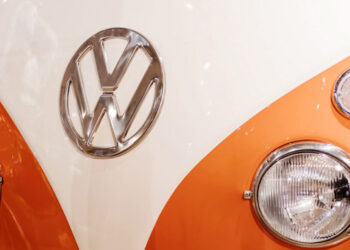 Volkswagen cerrará tres fábricas y recortará empleos en Alemania