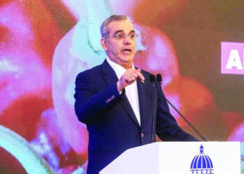 Abinader: “Funcionarios deben estar en contacto con sus comunidades”