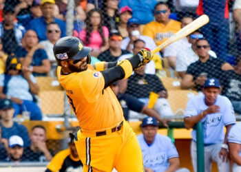 Águilas vencen al Licey con jonrones de Encarnación y Villar