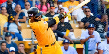 Águilas vencen al Licey con jonrones de Encarnación y Villar