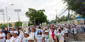 Cientos marchan en "Un paso por la familia" en Santo Domingo