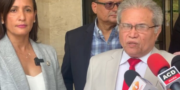 Colegio Médico no llega a acuerdo salarial con Abinader