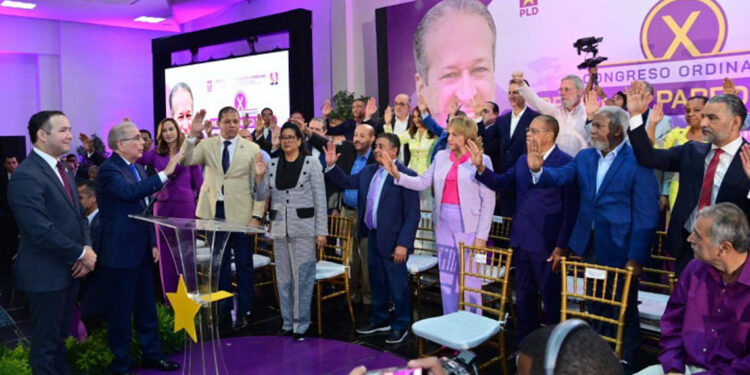 Danilo Medina promete transparencia y refundación del PLD