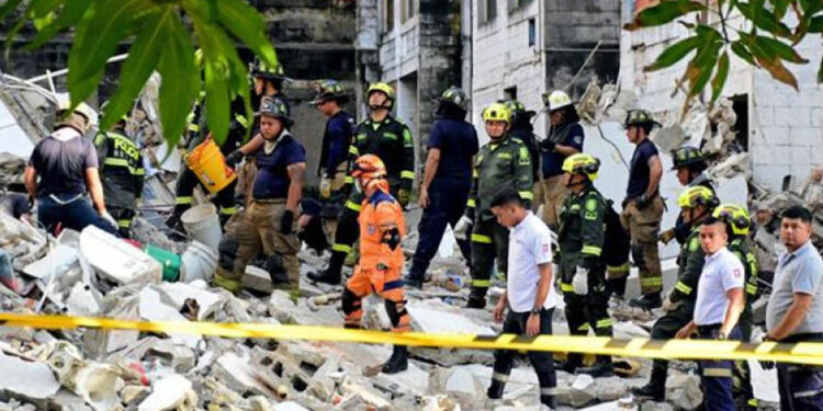 Desplome de edificio en Barranquilla deja una mujer fallecida y cuatro niños heridos