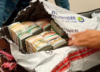 Detienen a dos mujeres con más de US$2 millones en Ecuador