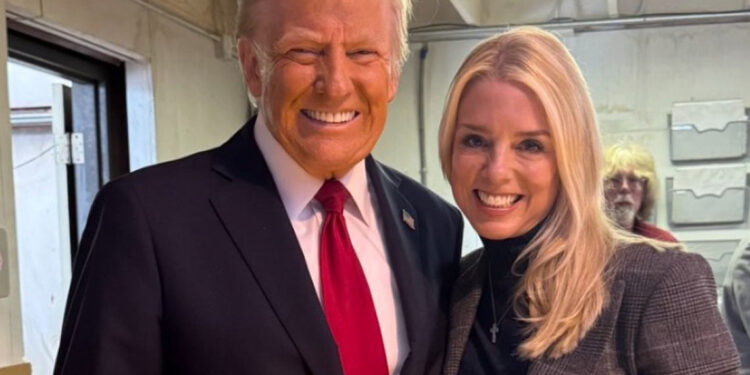 Donald Trump nomina a Pam Bondi como fiscal general tras renuncia de Matt Gaetz