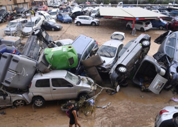 Inundaciones en España dejan más de 150 muertos y desaparecidos