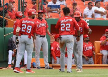 Leones vencen 4-3 a Toros con jonrones de Cordero y Avelino