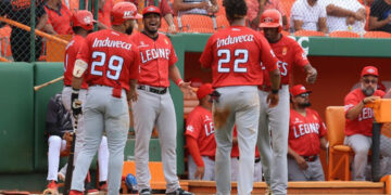 Leones vencen 4-3 a Toros con jonrones de Cordero y Avelino