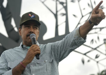 Maduro acusa a María Corina de buscar "dólares del narcotráfico" en Colombia