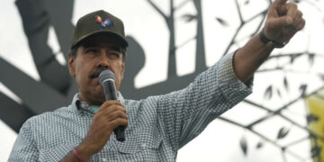 Maduro acusa a María Corina de buscar "dólares del narcotráfico" en Colombia