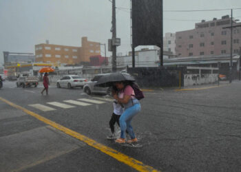 Martes lluvioso por vaguada: Provincias en alerta verde y amarilla
