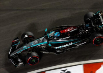 Mercedes lidera prácticas en Las Vegas, Verstappen lucha por ritmo