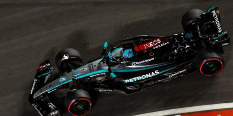 Mercedes lidera prácticas en Las Vegas, Verstappen lucha por ritmo