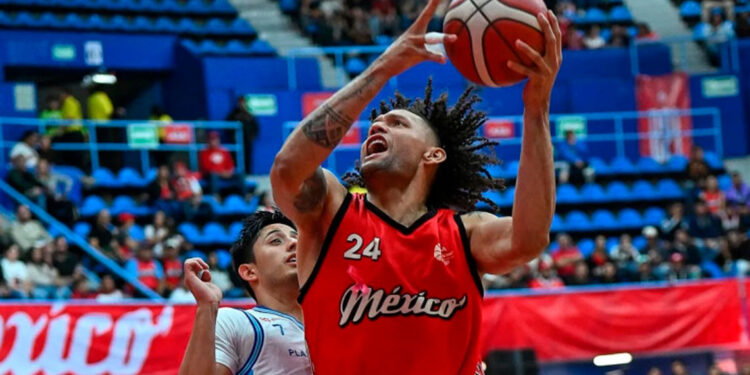 Michael Carrera: Del fútbol aburrido al éxito en el baloncesto venezolano