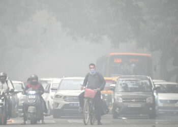 Nueva Delhi enfrenta contaminación severa; visibilidad se reduce a 150 metros