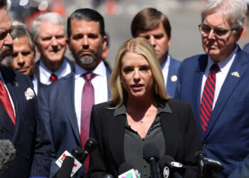 Pam Bondi, nominada por Trump para fiscal general de EE.UU.