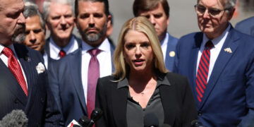 Pam Bondi, nominada por Trump para fiscal general de EE.UU.