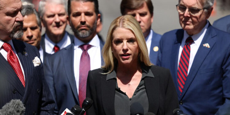 Pam Bondi, nominada por Trump para fiscal general de EE.UU.
