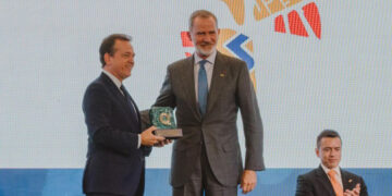 Premian al Ministerio de Industria y Comercio en Ecuador con Oro por su excelencia