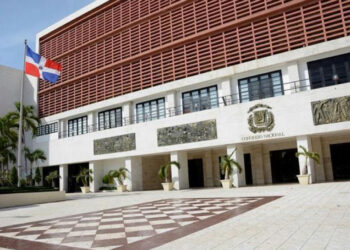 Proponen autorización del Ejecutivo para compra de viviendas por haitianos