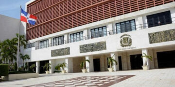 Proponen autorización del Ejecutivo para compra de viviendas por haitianos