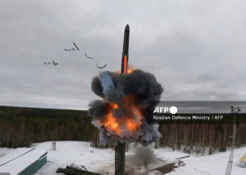 Putin advierte sobre conflicto global y lanza misil hipersónico contra Ucrania