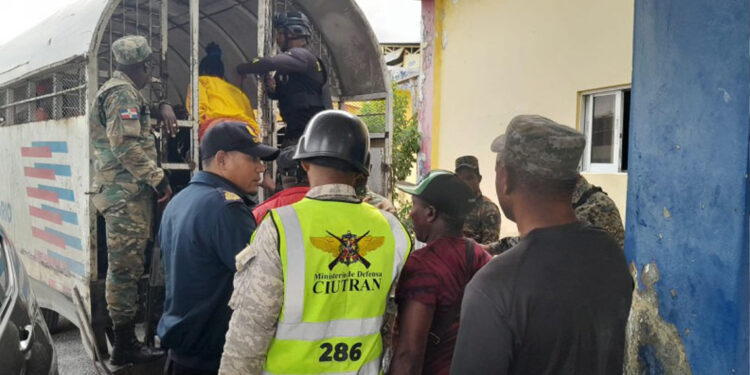 República Dominicana mantendrá deportaciones ante crisis en Haití