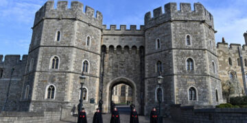 Roban vehículos en finca del Castillo de Windsor, residencia real británica